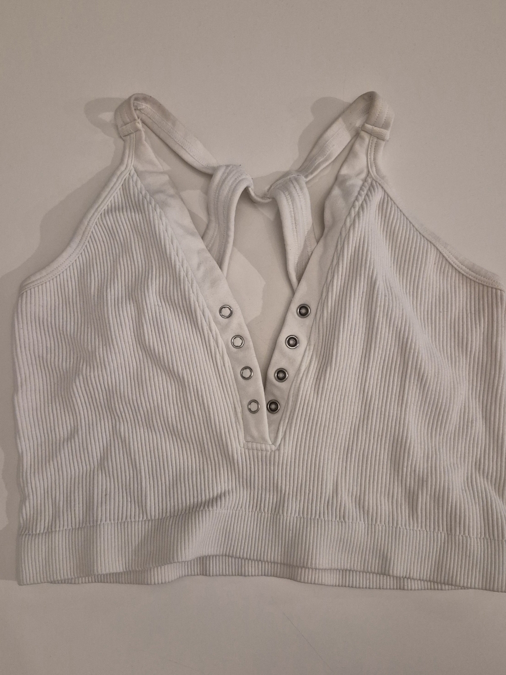 Source Unknown White Ribbed V-Neck Tank with Snap Placket